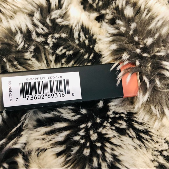 **SOLD** New MAC Cosmetics TEDDY 2.0 POWDER KISS LIPSTICK RRP $35 - Picture 6 of 6